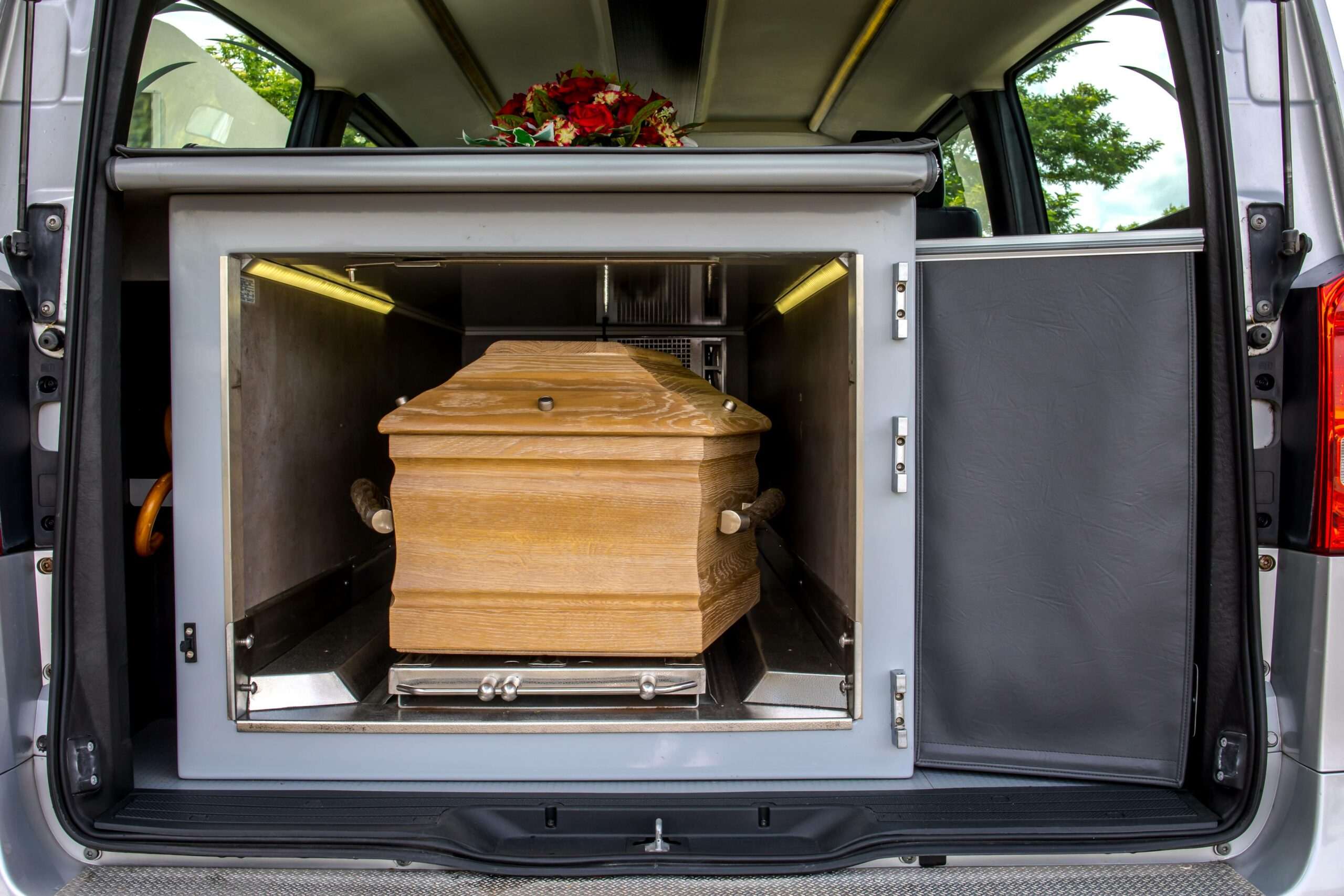 cercueil dans le corbillard
