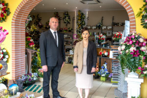 employes au magasin funeraire